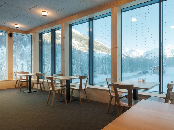 Sitzecke im Bistro des Nordischen Zentrums Goms Sitzecke im Bistro des Nordischen Zentrums Goms