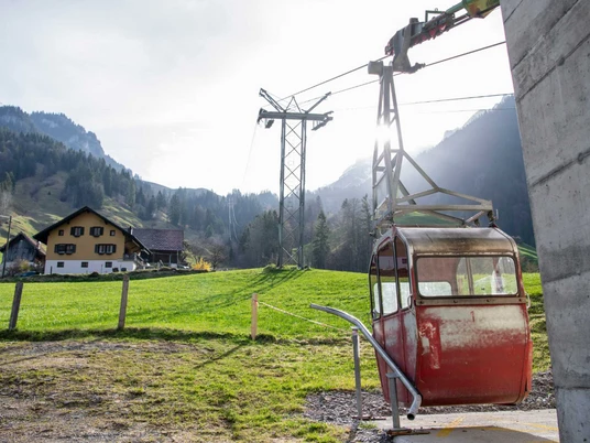 Spies cable car