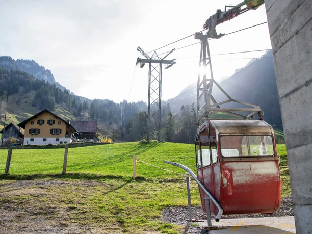 Spies cable car