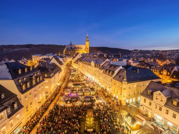 Schneeberg im Lichterglanz