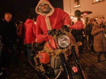 Weihnachtsmann auf Motorrad