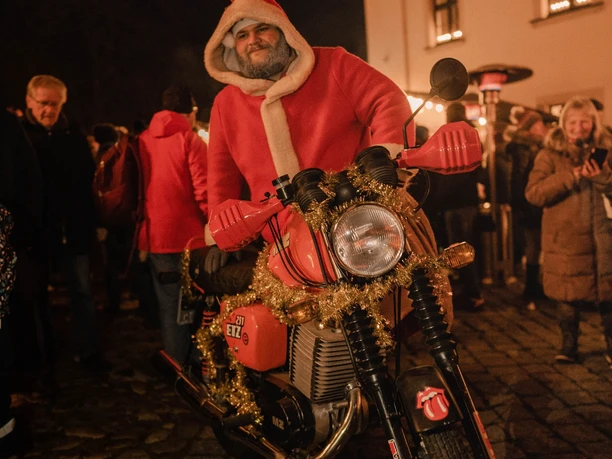 Weihnachtsmann auf Motorrad