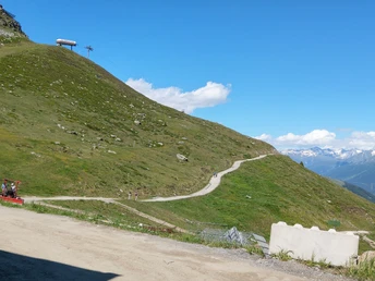 Rundwanderung von der Fiescheralp durch den Tälligrattunel zur Märjela und zum Gletscherrand