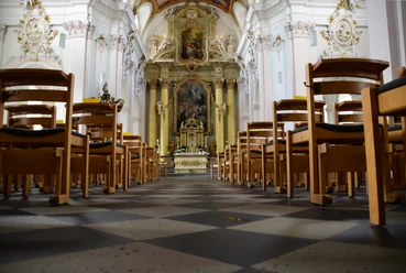 Weg zum Altar in der Jesuitenkirche Weg zum Altar in der Jesuitenkirche