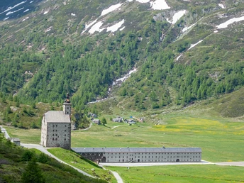 Alter Spittel und Barralhaus in den Spittelmatten am Stockalperweg