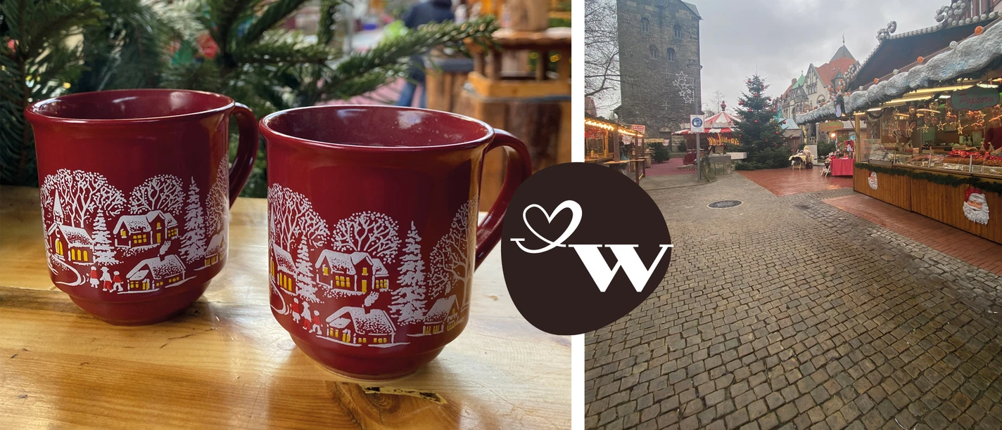 WGW Weihnachtsmarkt Zwei rote Tassen mit winterlichem Motiv auf einem Weihnachtsmarkt vor einer Kirche im Hintergrund.