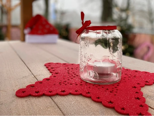Weihnachtsmarkt Leer Das Bild zeigt Tischdekorationen auf dem Weihnachtsmarkt in LeerThe picture shows table decorations at the Christmas market in LeerBilledet viser borddekorationer på julemarkedet i Leer.Op de foto zie je tafeldecoraties op de kerstmarkt in Leer