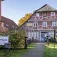 Café Zeittraum im Zentrum von Bleckede Cafe im alten Fachwerkhaus mitten in Bleckeder Zentrum mit CafegartenCafe in an old half-timbered house in the centre of Bleckede with cafe gardenCafé dans une vieille maison à colombages au centre de Bleckeder avec jardin de caféCafé in een oud vakwerkhuis in het centrum van Bleckede met cafétuinCafé i et gammelt bindingsværkshus i centrum af Bleckede med caféhave