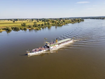Drohnenaufnahme von Kaiser Wilhelm auf der Elbe Drohnenaufnahme von Kaiser Wilhelm auf der Elbe bei BleckedeDrone image of Kaiser Wilhelm on the Elbe near BleckedePhoto de drone de l'empereur Guillaume sur l'Elbe près de BleckedeDronebeeld van Kaiser Wilhelm op de Elbe bij BleckedeDronebillede af Kaiser Wilhelm på Elben nær Bleckede