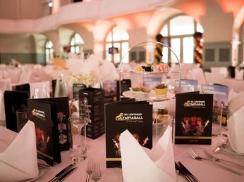 KONGRESSHALLE am Zoo: Eventlocation für Ihre Tagung & Konferenz in Leipzig KONGRESSHALLE am Zoo: Olympiaball in der Eventlocation für Tagung & Konferenz Leipzig ConventionKONGRESSHALLE am Zoo: Olympic Ball at the event location for meetings & conferences Leipzig ConventionKONGRESSHALLE am Zoo: Olympijský ples v místě konání setkání a konferencí Leipzig ConventionKONGRESSHALLE am Zoo: Bal Olimpijski w miejscu spotkań i konferencji Leipzig ConventionKONGRESSHALLE am Zoo: Olympisch bal op de evenementenlocatie voor vergaderingen en conferenties Leipzig ConventionKONGRESSHALLE am Zoo: Ballo olimpico presso la sede dell'evento per riunioni e conferenze Convention Leipzig