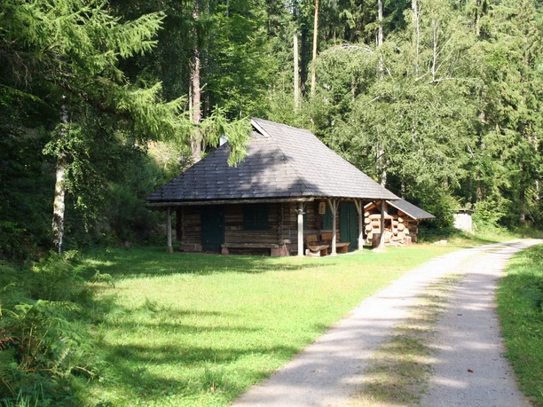 Die Schutzhütte "Hahnenhütte"