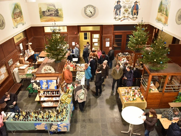Weihnachtsmarkt im Bürgerhaus / Bahmhof Kipsdorf