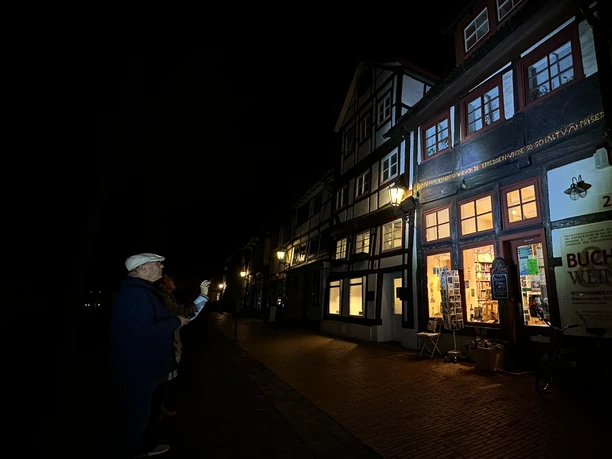 Stadtführung mit der Taschenlampe in Rinteln am Haus Volckmar Stadtführung mit der Taschenlampe in Rinteln am Haus Volckmar