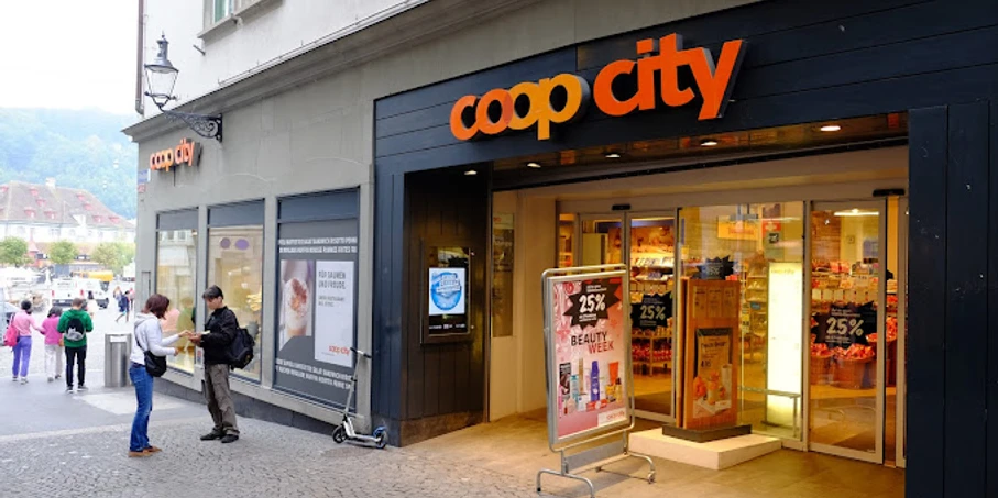 Einkaufszentrum_Coop_City_Luzern_Eingang.jpg