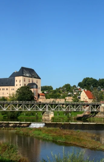Schloss und Petrikirche