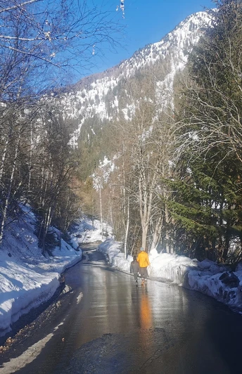 Von Rischinen zum Stausee Gibidum
