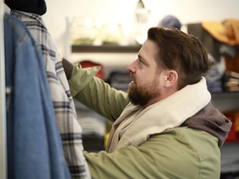 by caro - Kunde bei Kleidungsauswahl