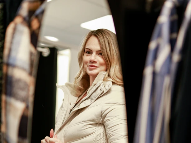 by caro - Kundin bei der Anprobe