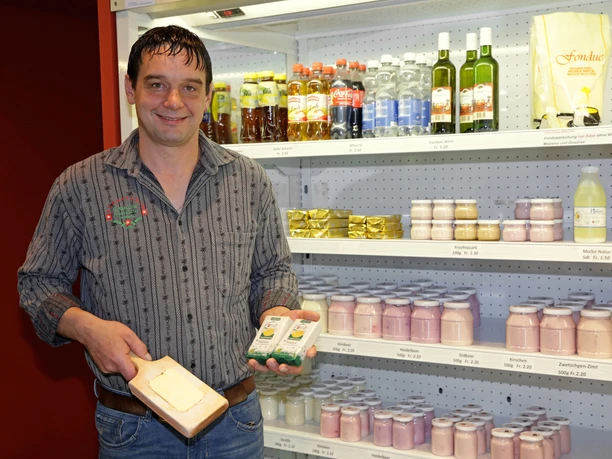 Managing Director Ivo Fürer proudly presents his products