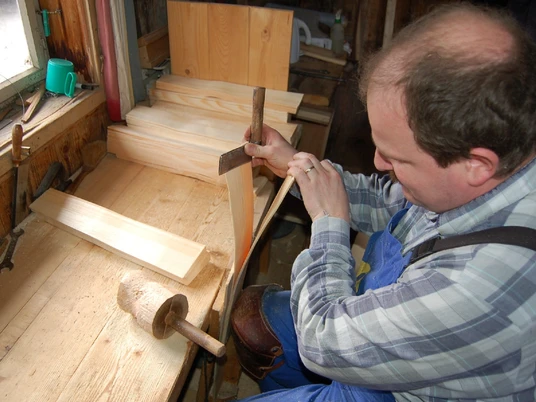 Handschindelproduktion