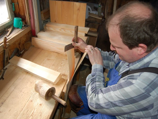 Handschindelproduktion