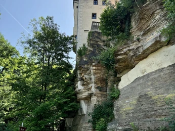 Schloss Lohmen in unmittelbarer Nähe