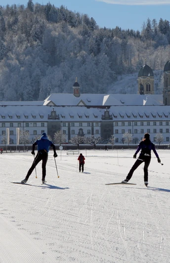 Loipe Schwedentritt vor dem Kloster Einsiedeln