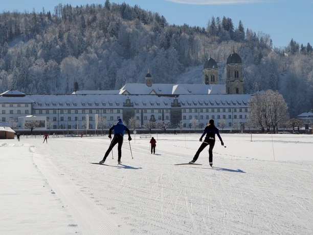 Loipe Schwedentritt vor dem Kloster Einsiedeln