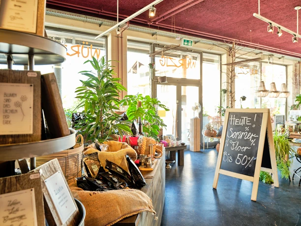 Der Verkaufsladen lädt zum Verweilen ein
