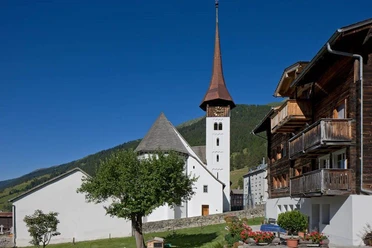 Münster: Pfarrkirche im Dorfzentrum