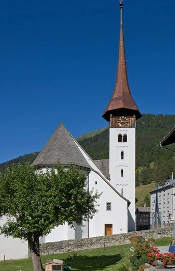 Münster: Pfarrkirche im Dorfzentrum