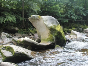 Natürliche Granitskulpturen in der Murg