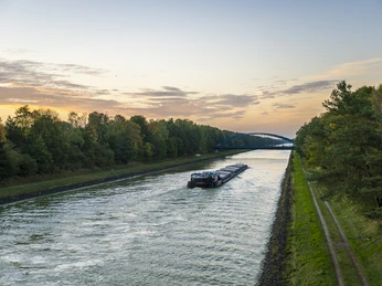 Het zijkanaal van de Elbe bij Wendisch Evern Het zijkanaal van de Elbe bij Wendisch Evern