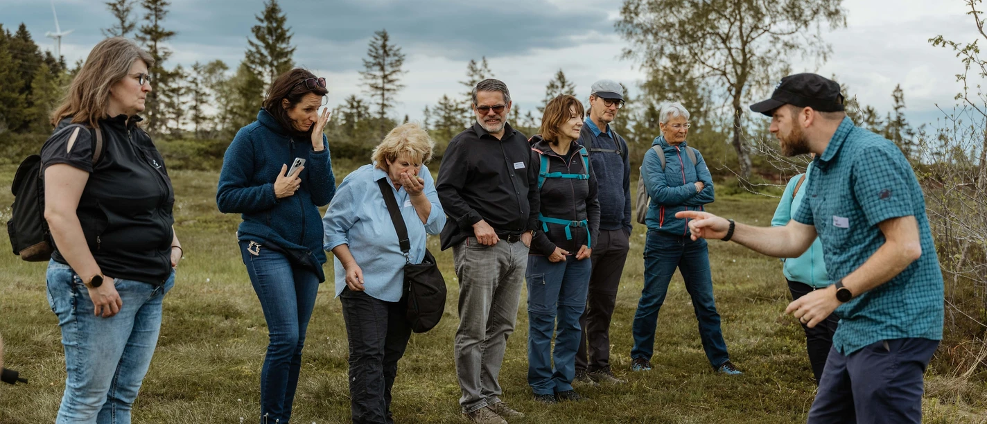 Moorführung mit dem Exkursionsleiter Adrian Banz