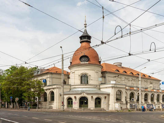 Der Felsenkeller im Leipziger Westen ist ein denkmalgeschütztes Gebäude – Architektur in Leipzig Das denkmalgeschützte Gebäude des Felsenkellers ist ein Saalgebäude