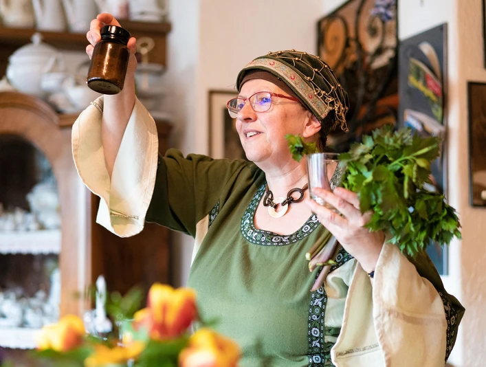 Hildegard-von-Bingen im Cafe Alt-Willingen.jpg