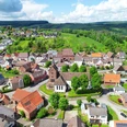 Albaxen Ortskern_c_sebastian_rode.jpeg Luftbild vom Dorfkern mit Kirche in der Mitte