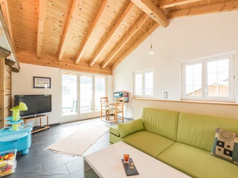 Das gemütliche Wohnzimmer lädt zum Verweilen ein