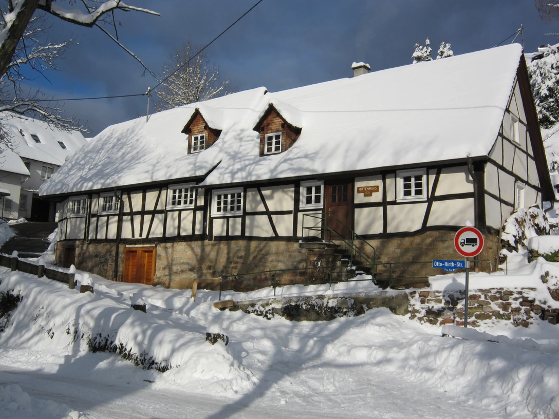 23 11 24 Hirtenhaus im Schnee