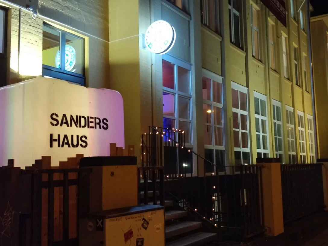 Sandershaus_front_2017.jpg
