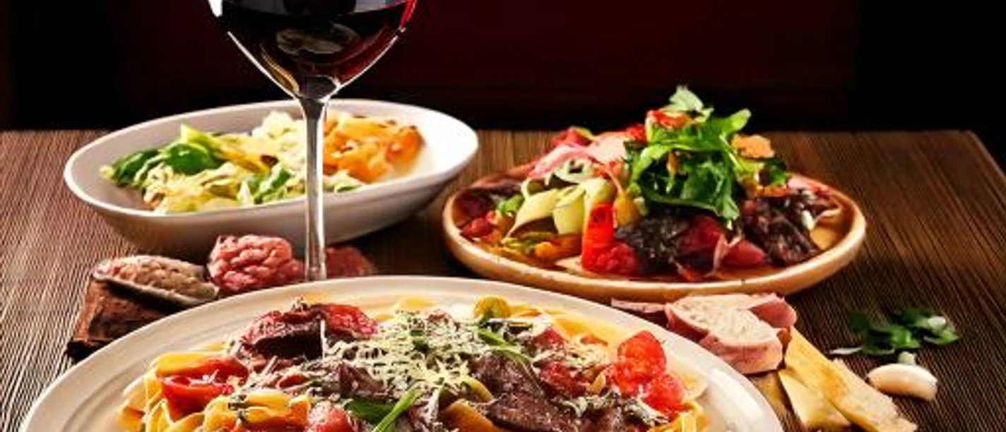 Firefly Italienisches Restaurant, Bandnudeln, Pizza, Antipast,i Rotwein, Rindersteak 18104.jpg