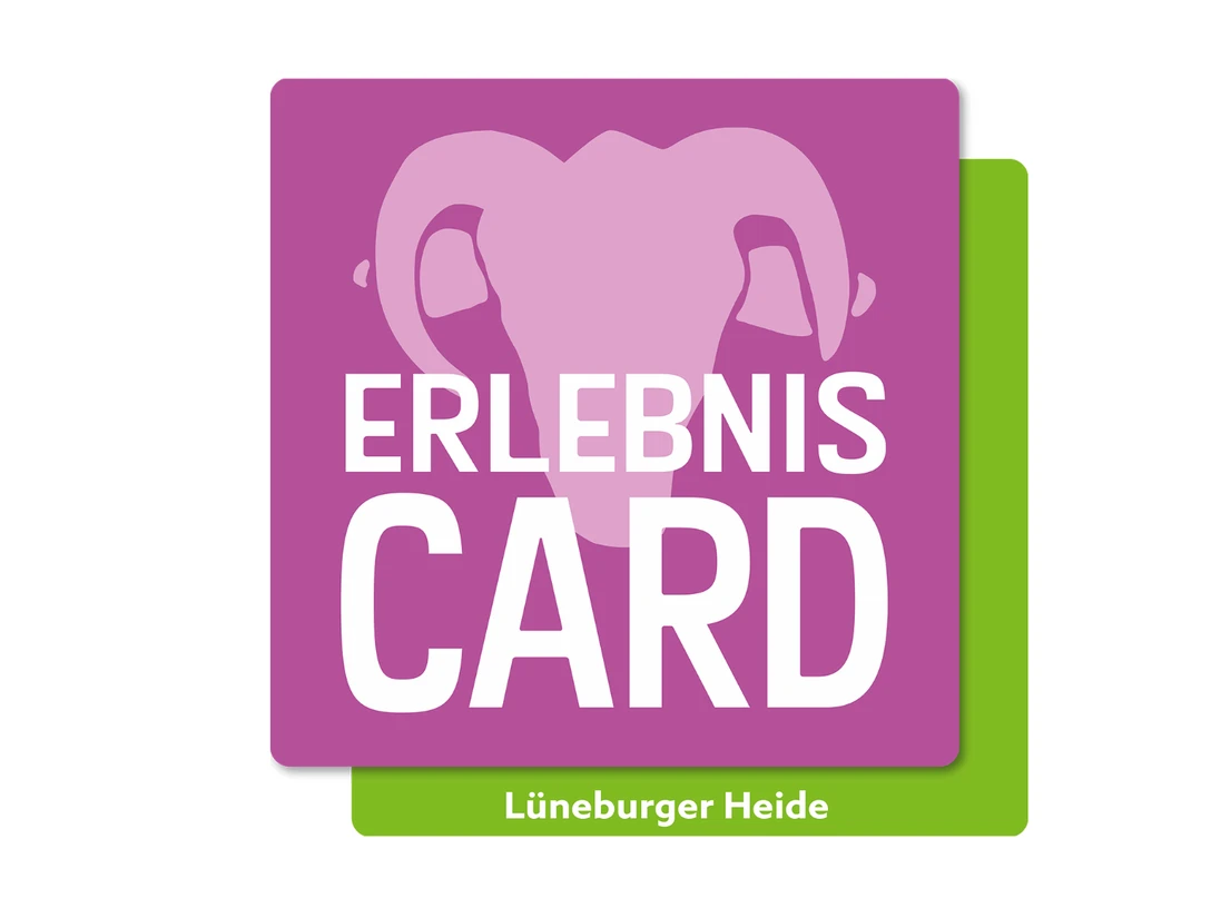 Logo der ErlebnisCard Lüneburger Heide mit stilisiertem Heidschnucken-Kopf in Pink und Grün.