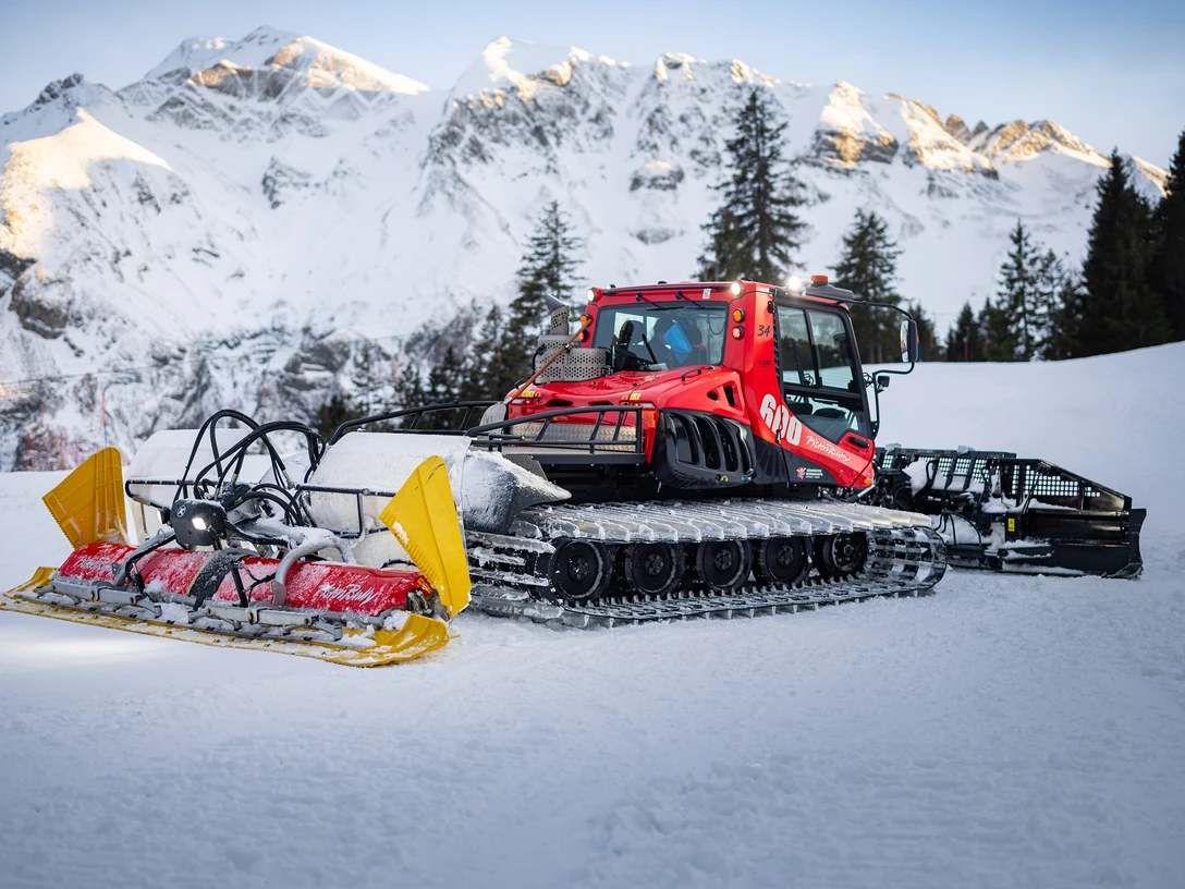Bergbahnen Sörenberg_Pistenbully_Mitarbeiter_Kilian Bucher_Christian Krebs Photography.jpg