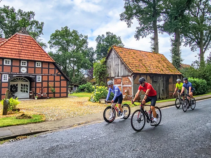 Inmitten der DorfidylleIn the middle of the idyllic villageI centrum af den idylliske landsbyIn het centrum van het idyllische dorpje