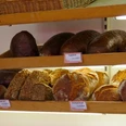 Bäckerei Tutschek Auslage mit Brotwaren
