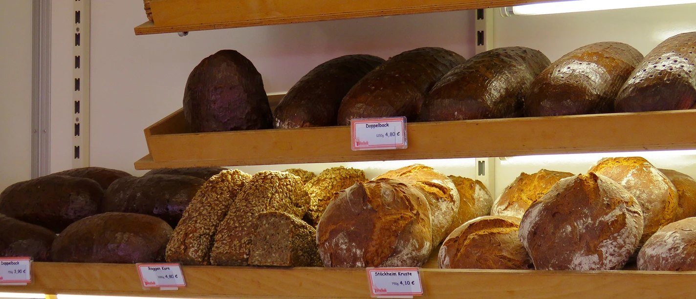Bäckerei Tutschek Auslage mit Brotwaren
