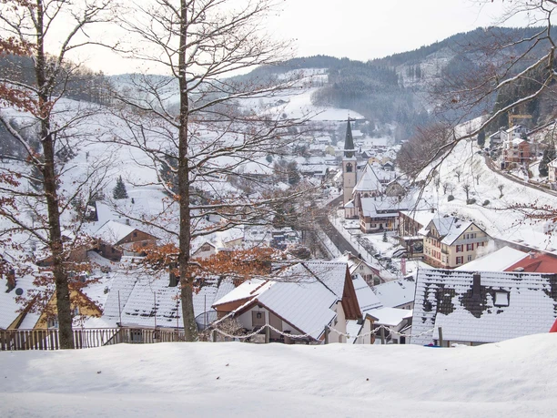 Winterlicher Blick auf die Ortsmitte von Bad Griesbach
