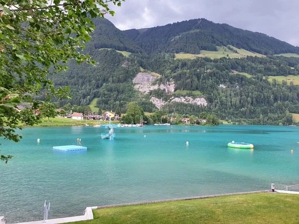 Badi Lungern Blick auf Sprungturm