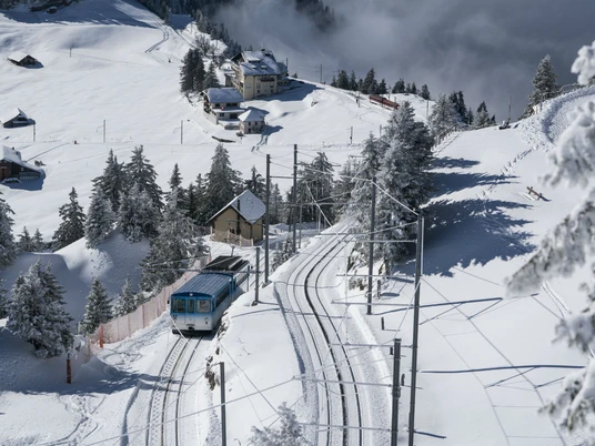 Zahnradbahn im Winter