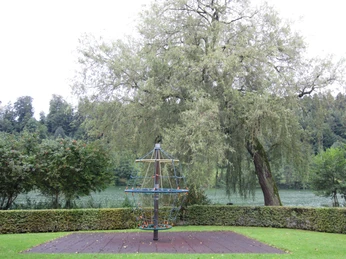 Spielgerät auf dem Spielplatz Rotsee in Luzern